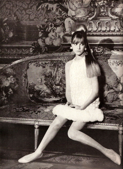 artfulfashion:Jane Birkin photographed by Norman Parkinson for Vogue, 1966