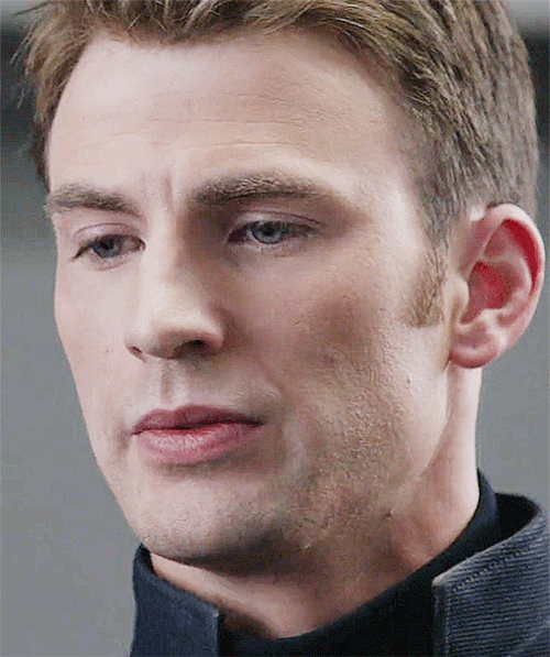 chrisofevans:Have some Steve Rogers looking at you.