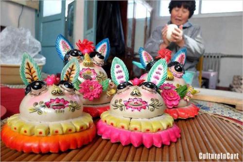 cultureincart: Villager Sun Xuetang makes steamed buns with patterns in the Zhuqiao Town, Laizhou Ci