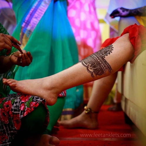 Any Mehndi Lovers? . . Repost from @crystal_wedding_filmer. . #mehendi #mehndi #mehendidesign #wed