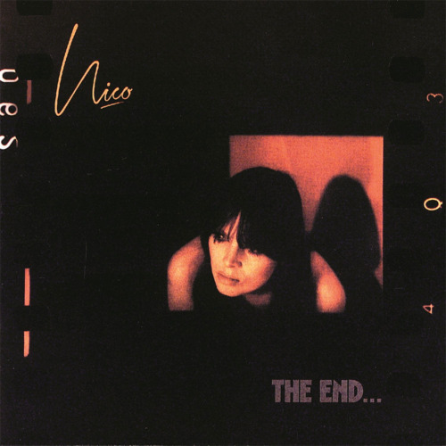 “Nico
The End…
Island, 1974
320 kbps. | 95 MB aprox.
”
¿Qué es un final? Lejos de las especulaciones optimistas que nos sugieren que en todo desenlace existe un nuevo comienzo, creemos más bien que en cada fin hay, precisamente, una terminación, un...