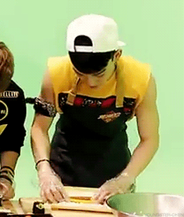 youngster-chen:  welcome to the gun show…[x]  was that sleeveless shirt and armband really necessary ㅠㅠ 