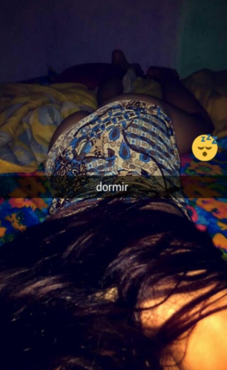 videos-whatsapp2:  olhem essa foto que recebi de uma seguidora do blog que prefere ficar no anonimato, mas nem por isso, deixou de nos contemplar com sua beleza e esplendor, realçados com esse pijaminha maravilhoso, adorei a foto amor, obrigado por essa