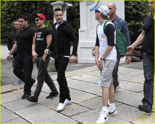 too-old-for-this-ship:Louis, Liam and Niall outside their hotel in Milan on May 19th part 2 (x)