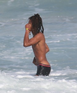 famousdudes:Throwback to Jaden Smith swimming