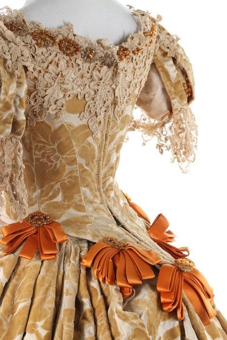 hoopskirtsociety:Rare Charles Fredrick Worth historically inspired ball gown ca. 1885-1888voided vel