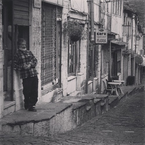 On the corner. (presso Kalaja E Gjirokastres)