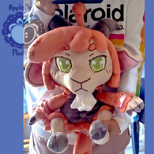 appledew: Jakkob is all set!Made for Lugidog on Twitter.This plushie is made of minky, custom hand-d