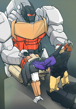 eabevella:  Grimlock/Fulcrum/Krok sandwich.