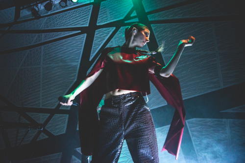 thewildhoneypie:Chairlift played the newly opened National Sawdust in NYC last week. Check out the