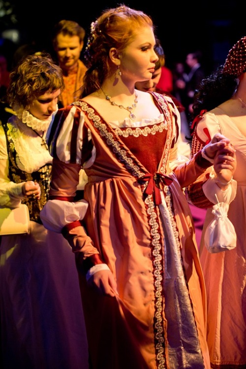 artekka:haiku-robot:sartorialadventure:Photos of Gala Nocturna by Thomas Bunge (click to enlarge)pho