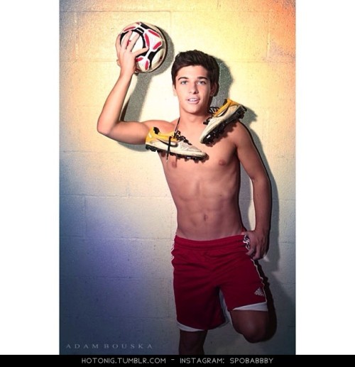 hotonig:  @spobabbby - Sean O’Donnell Tumblr: theadults.tumblr.com 