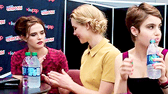 lucyfrysource:  LUCY FRY MEME  → favorite friendships with Zoey Deutch  Actually,
