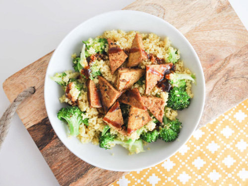 tinykitchenvegan:BBQ Couscous Bowl with Tofu