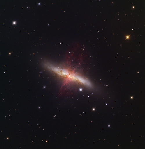 spinningblueball - Messier 82 (M82) [NGC 3034] Starburst Galaxy