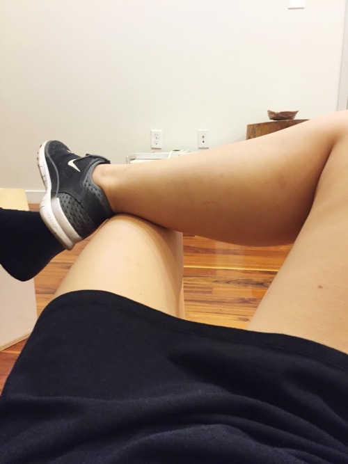 bbykittentoes:  moved into a new apartment this week and just carried out all the trash and discarded furniture all with a cute dress on 💪💪💪