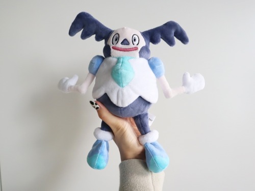 Here are better pictures of the new Pokémon Center plushes!