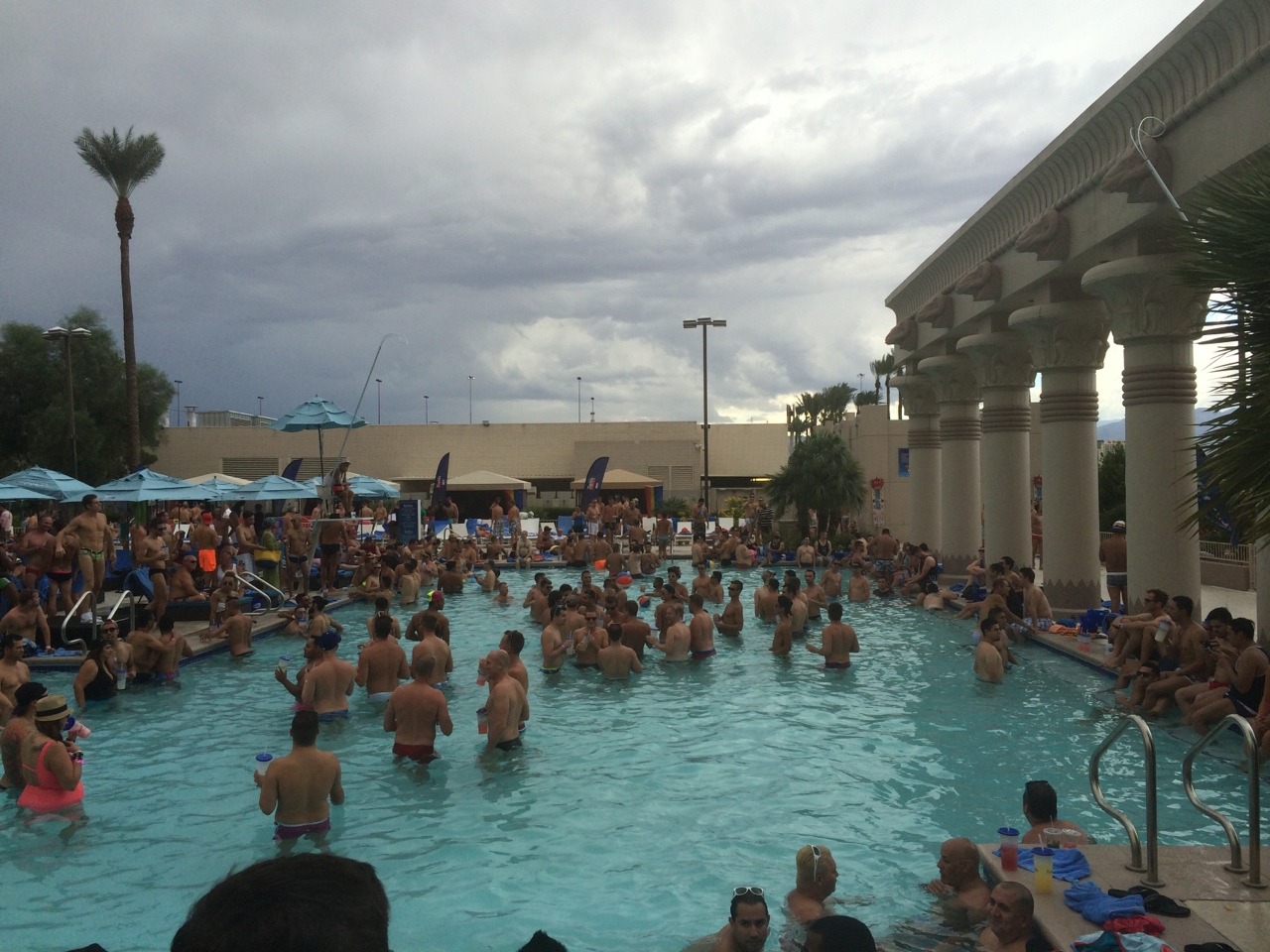 carrrlos17:  Fuck yeah.   😱POOL PARTY at Luxor Hotel Las Vegas 2014