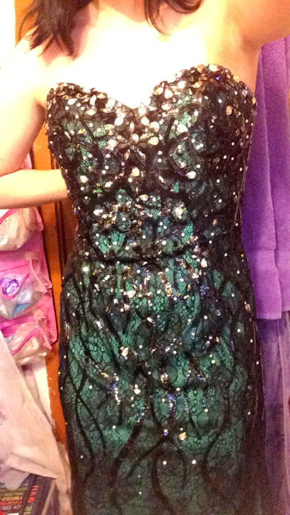 cadassh:this dress was for the miss teen colorado pageant but now I’m gonna wear it to prom wi