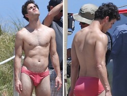 miguelorozcovictory:  Darren Criss + pink speedo = 🍆🍑