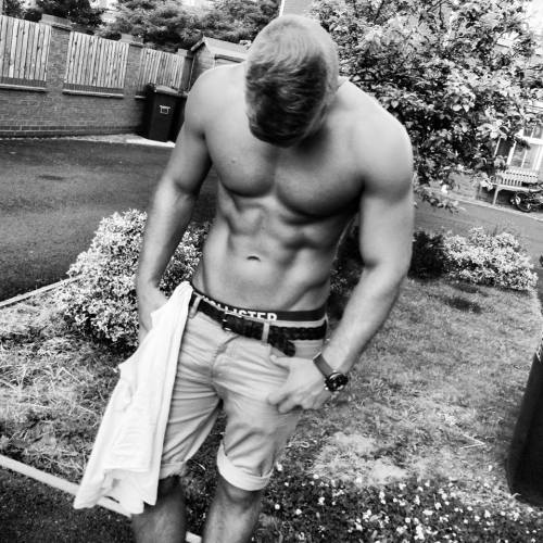 ksufraternitybrother:  British Military Dude - KSU-Frat Guy:  Over 28,000 followers . More than 17,000 posts of jocks, cowboys, rednecks, military guys, and much more.   Follow me at: ksufraternitybrother.tumblr.com 