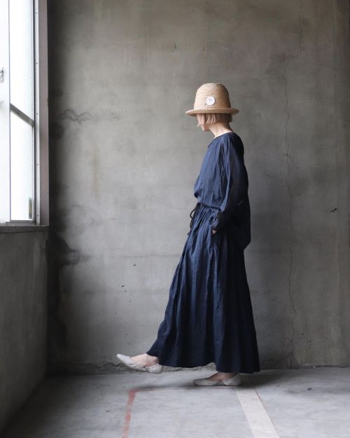 New arrivals&hellip;suits style_cavane Over skirt ca-21025 + Tunic long sleeve ca-21024素材が異なる同色でまとめた