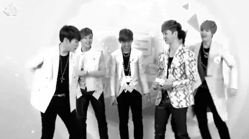 Yongguk Keeps Loosing To Himchan Eomma In 'paper,rock,scissors'