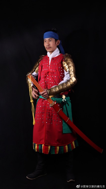 chinese hanfu and armor in ming dynasty style by 爱穿汉服的礦先生