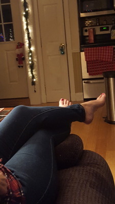 barefootlover:  here’s my pretty wife relaxing