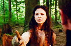 fyesemmaandhook:we-re-only-halfway-there:OUaT Parallels: (1.03) Snow Falls & (2.09) Queen of Hea