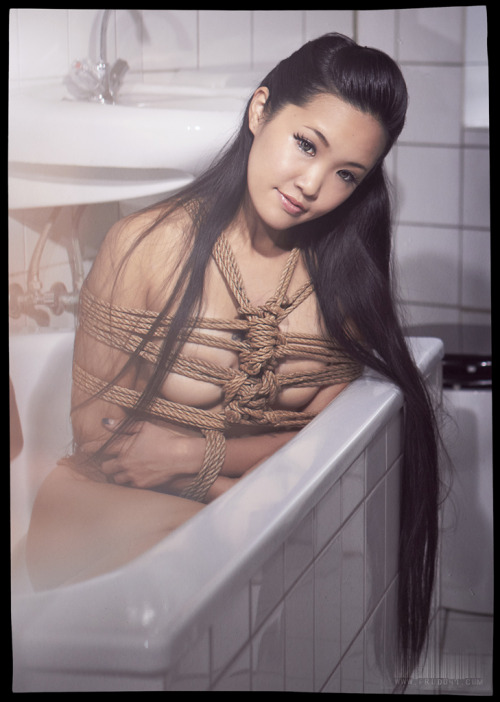 goodmorningm0therfucker: Photo/Model: Sana Kazura