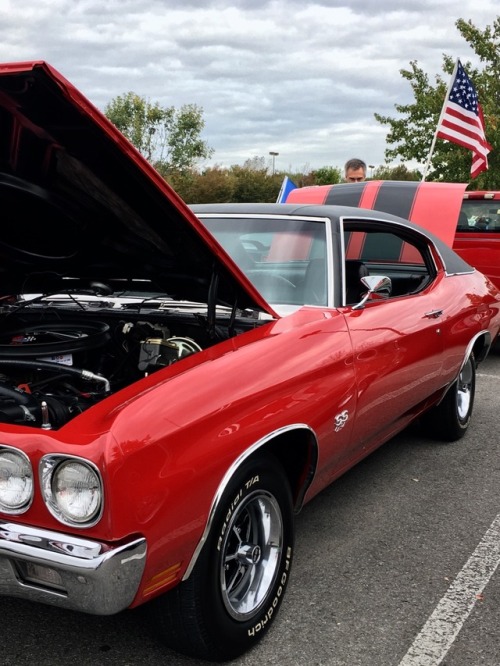 I may have posted this 1970 Chevelle before, but it’s a gorgeous car with a lot of options. Take a l