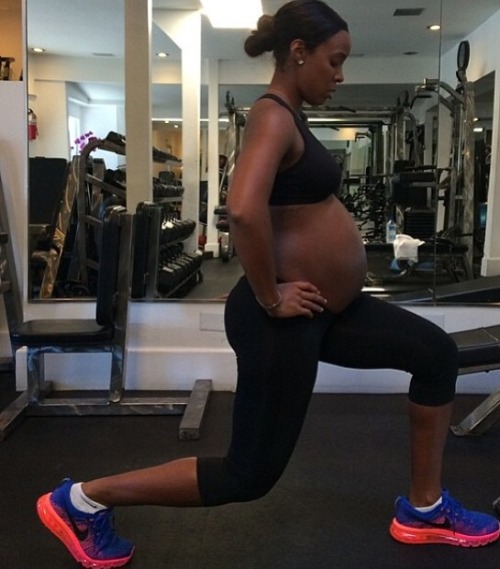 sittingsoftly:  odyssey2fit:  KELLY ROWLAND   This woman! Love her!