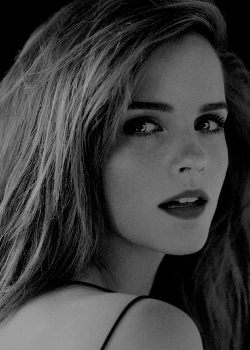 natasadm:   “There’s nothing interesting about looking perfect – you lose the point. You want what you’re wearing to say something about you, about who you are.” – Emma Watson 