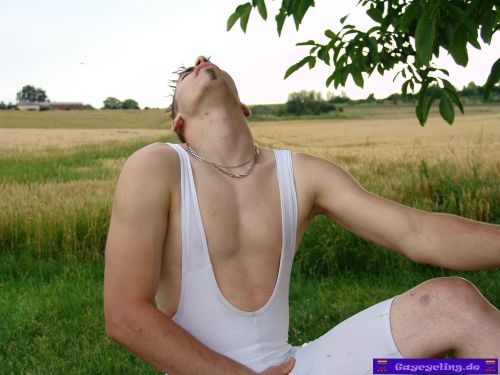 bulgemaster2:  Gaycycling_Attila21_ThePitcherGoesOftenToTheWell