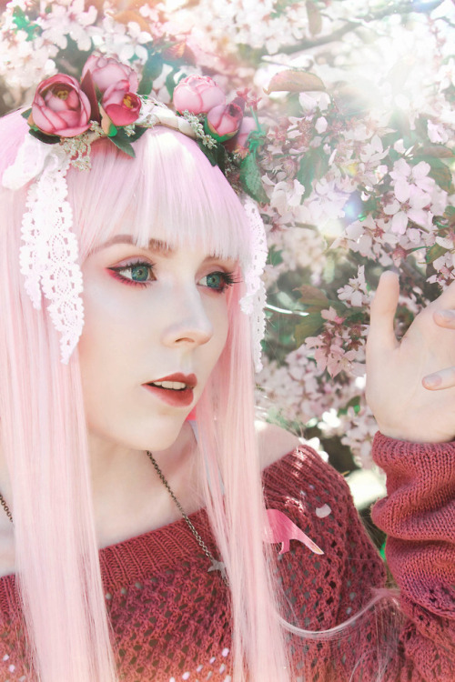 Wonder if this girl will see the cherry blossom again)ph: alenn__edit by me