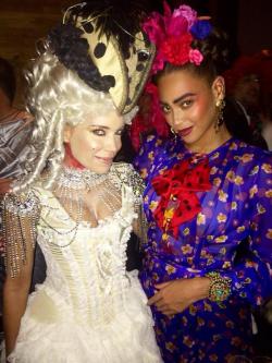 yivialo:  drankinwatahmelin:  yivialo:  Beyoncé as Frida Kahlo tonight.  OMG! She’s Frida &amp;Jay’s Basquiat!  Yes Painters!