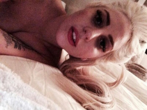 gagashighwayunic0rn:  “Nighty night monster family. Spread love with every invention. Be the change you want to see. Your talents belong to the world, celebrate your visions! Xxx sweet dreams”