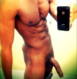 averyjb:  cumjerkoffwithmebro:  (via Guys with iPhones)  (via TumbleOn) 