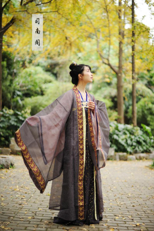 hanfugallery:Traditional Chinese hanfu by 司南阁  