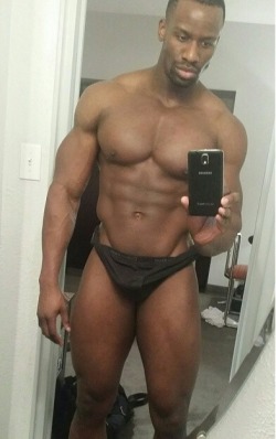 autoswagg:  zachmuscle:  #ZachmuscleWantsBlkMuscle  Nice ass body. http://autoswagg.tumblr.com/archive 