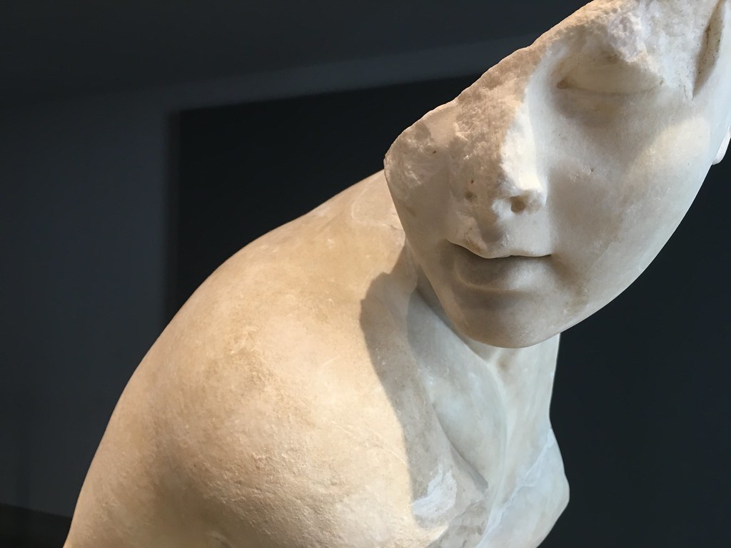 unstickyhunter: historyarchaeologyartefacts: Detail of Aphrodite Crouching in her