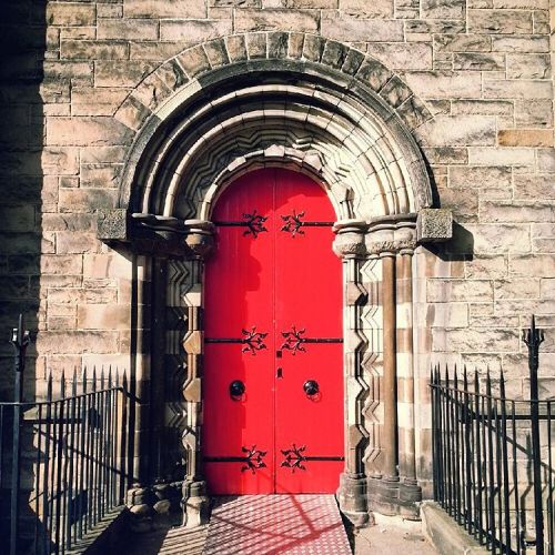Church doors of Edinburgh, pt. 3 #Edinburgh #churchdoor #reddoor #greatscottishadventure