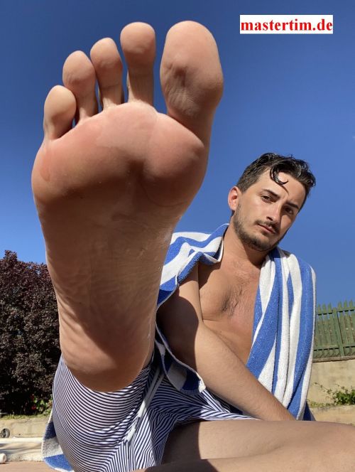 The 20 yo #spanishmaster is now a #footking on #mastertimhot #alphamale with hot #malefeet check out