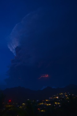 Volcanic lightning  porn pictures