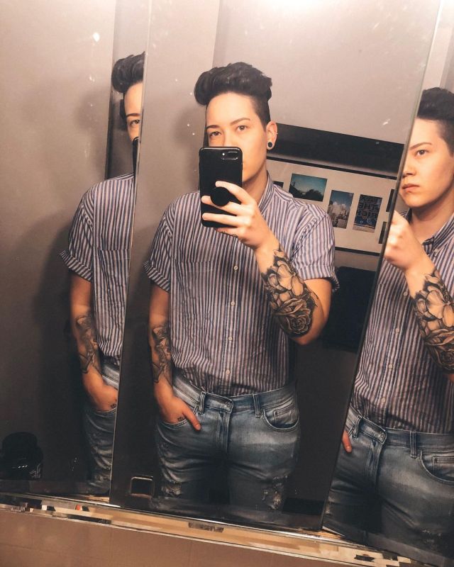 Classic mirror selfie ft my new 🏳️‍⚧️ inspired shirt #lgbtq#lgbtqcouple#loveislove#gay#lesbian#queer#nonbinary#genderqueer#trans#androgynous#theythem#queercouple#gaycouple#lesbiancouple#ldr#ldrlgbtq#k1visa#california#sandiego#toronto#thriftstorefinds#thriftedfashion#thriftedstyle#ash