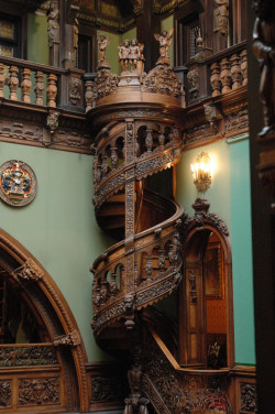 creativehouses:Spiral Staircase in Peles Castle, Romania