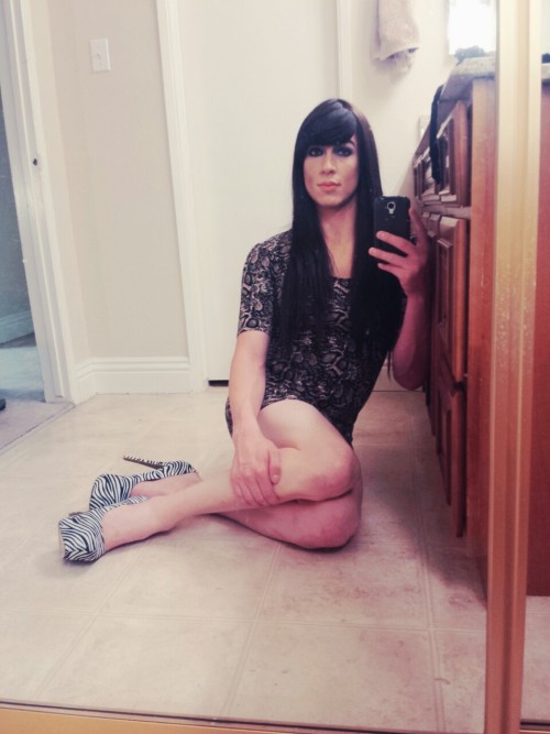 sandra7cd:  tiny dress & zebra heels. so much fun! <3 choi!