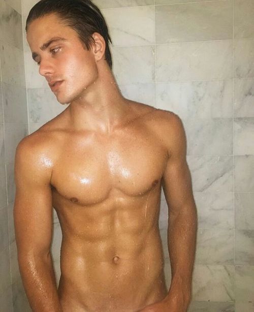 kings-boys:  👑 King @alexkuzjomkin  Follow @kingsbooys