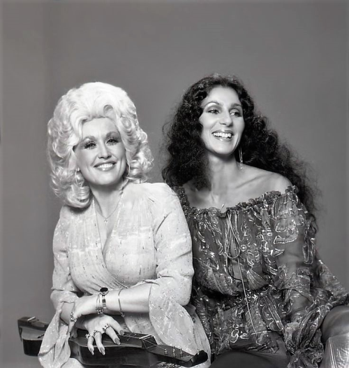 twixnmix:Dolly Parton and Cher photographed Harry Langdon, 1978.